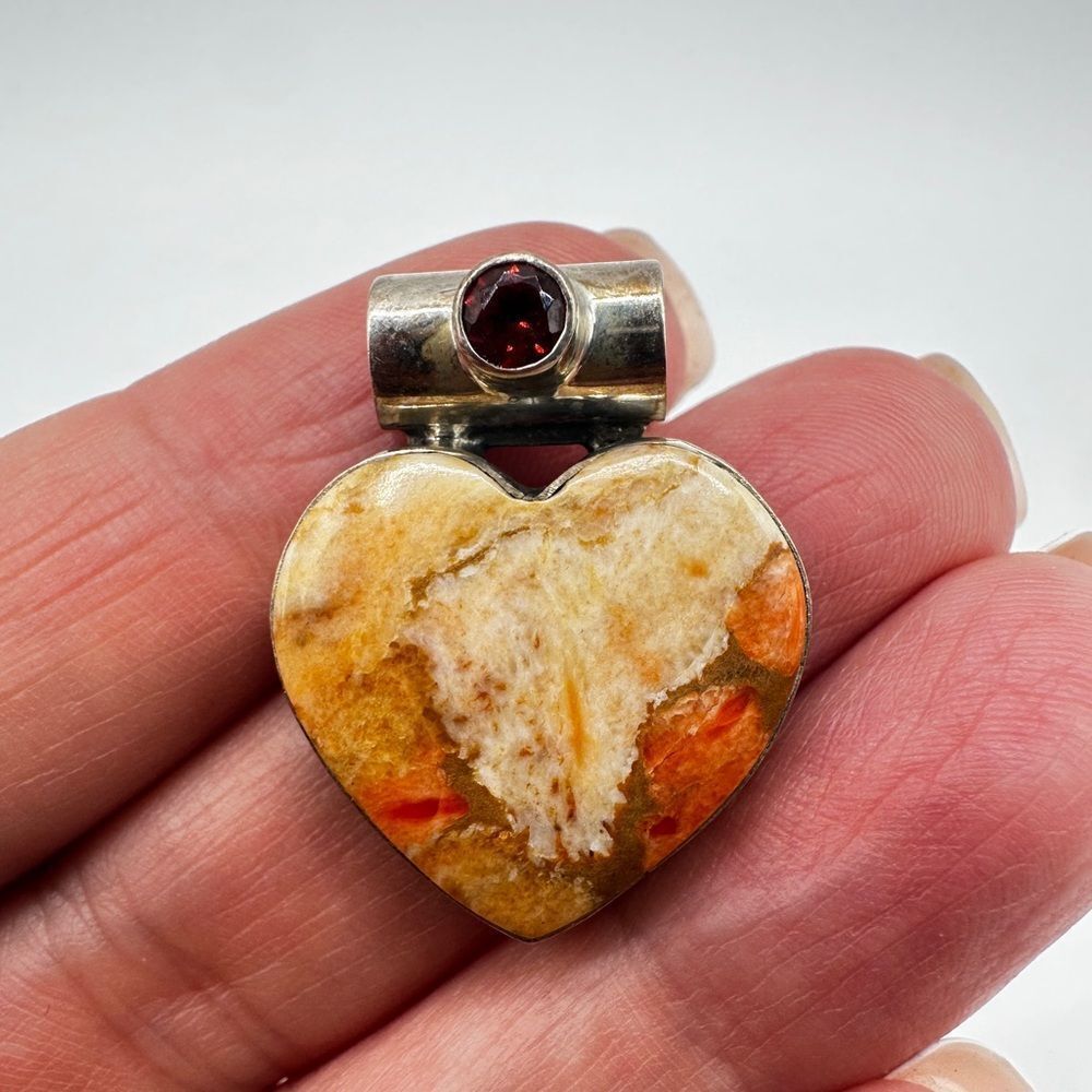 Heart shaped coral jasper and spessartite garnet in‎ solid 925 pendant/slide!